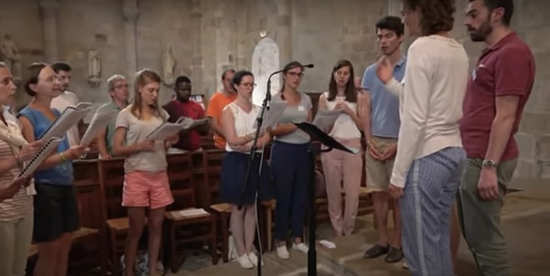 Ensayo de cantos en la iglesia de Notre Dame du Desert en La Ville de François