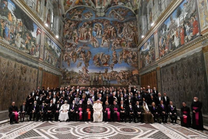 El Papa, con el cuerpo diplomático acreditado ante la Santa Sede