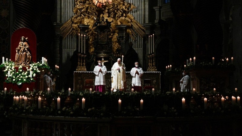 El Papa, en una misa con los consagrados