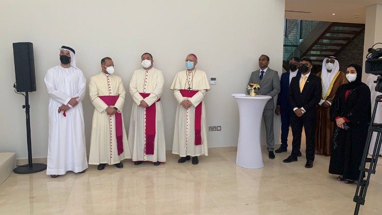 Edgar Peña Parra en la nunciatura vaticana de Emiratos Árabes. 