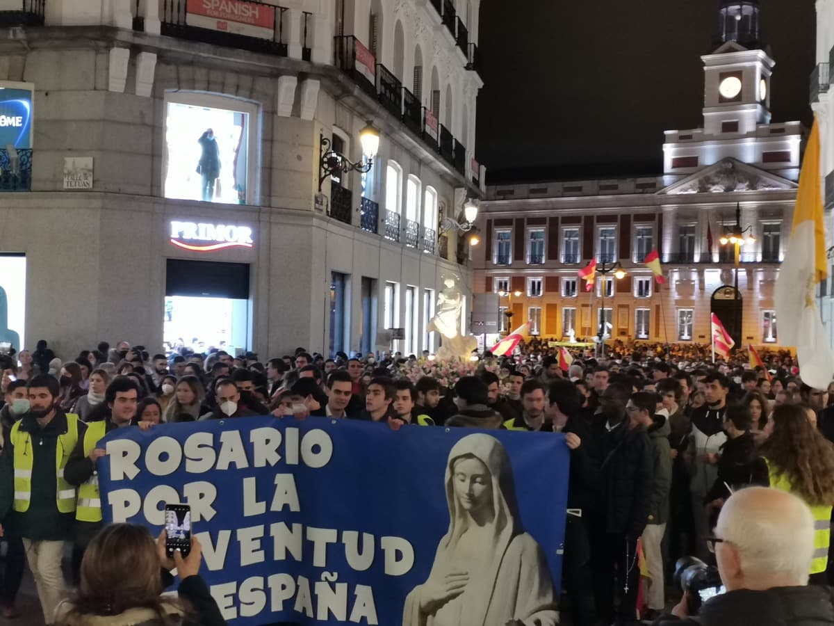 Rosario por la Juventud de España en Madrid. 