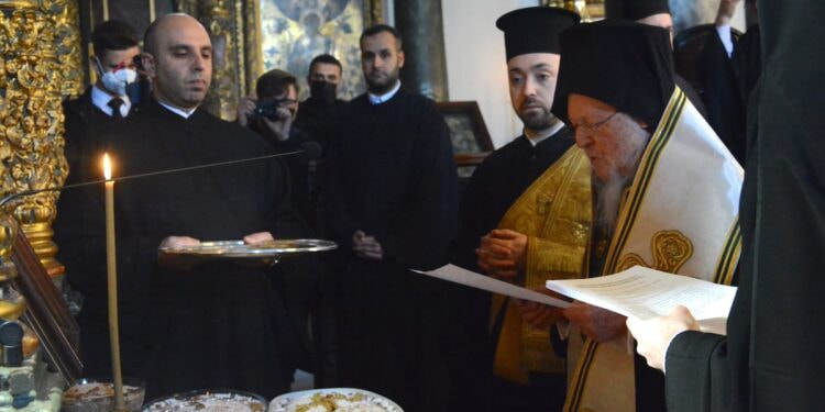 El Patriarca Bartolomé reza en su sede del Phanar por los caídos en Ucrania