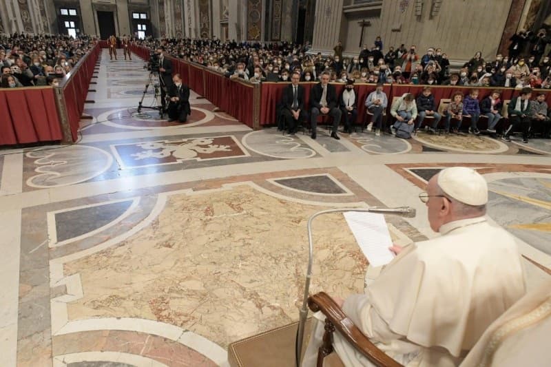 El Papa, durante su catequesis