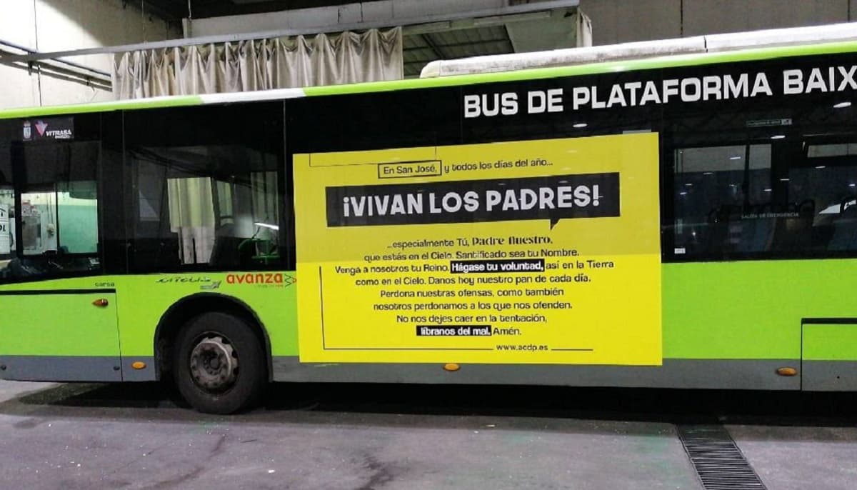 Campaña de la ACDP en un autobús