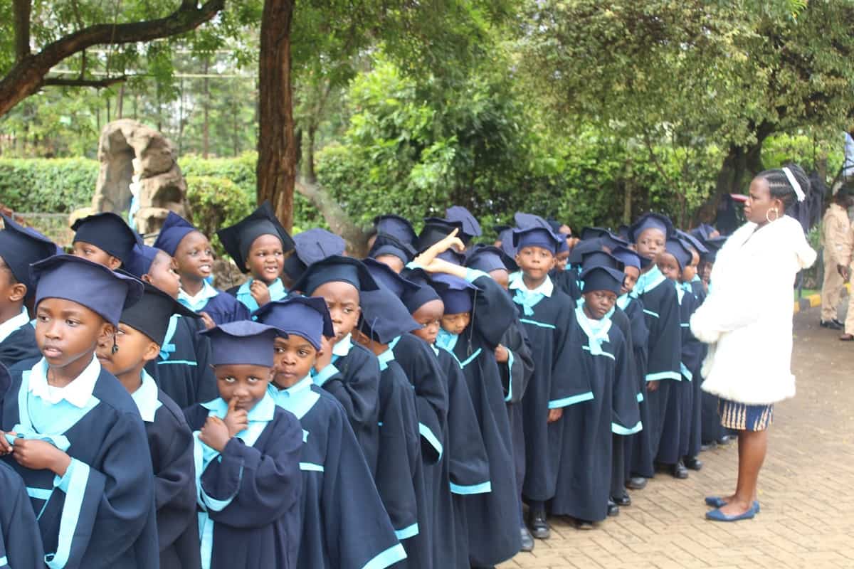 Graduación de los peques en Santa Escolástica, escuela católica en Kenia