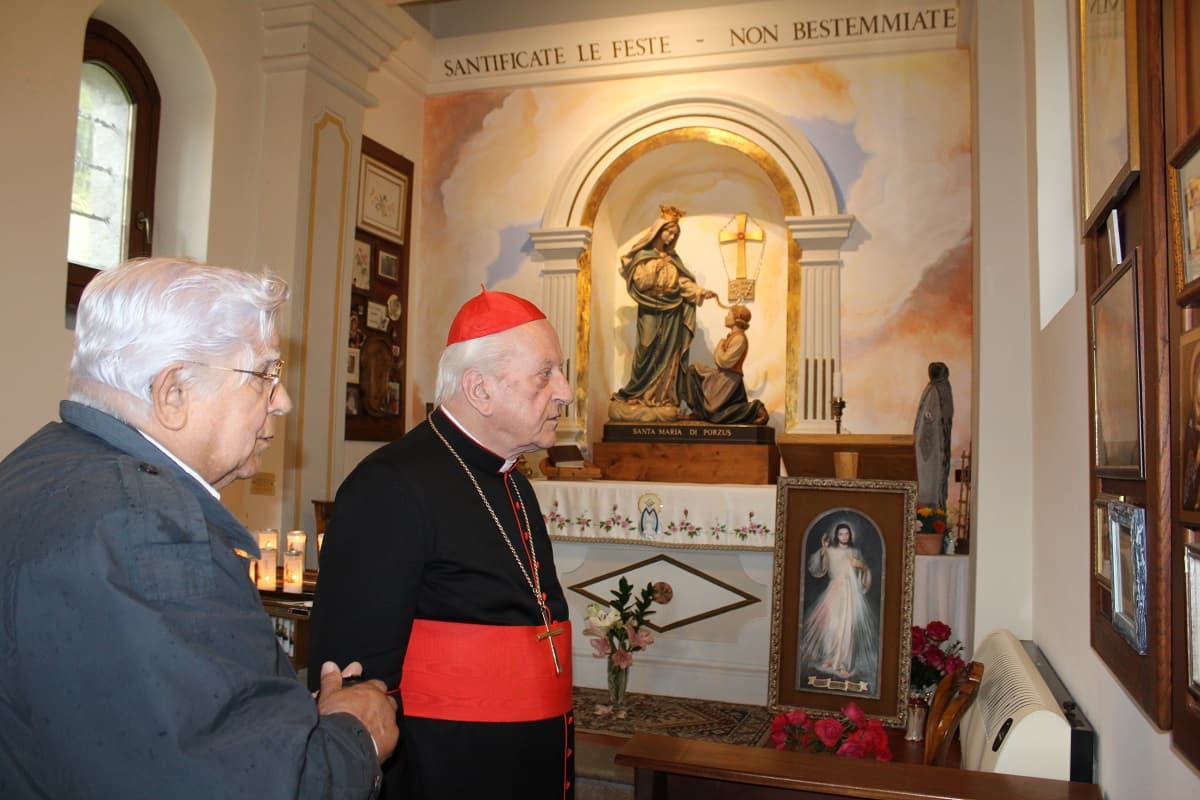El cardenal Rodé, esloveno, visitó el lugar de las apariciones de Porzus en 2018 - era Italia, pero la Virgen y la niña hablaron esloveno
