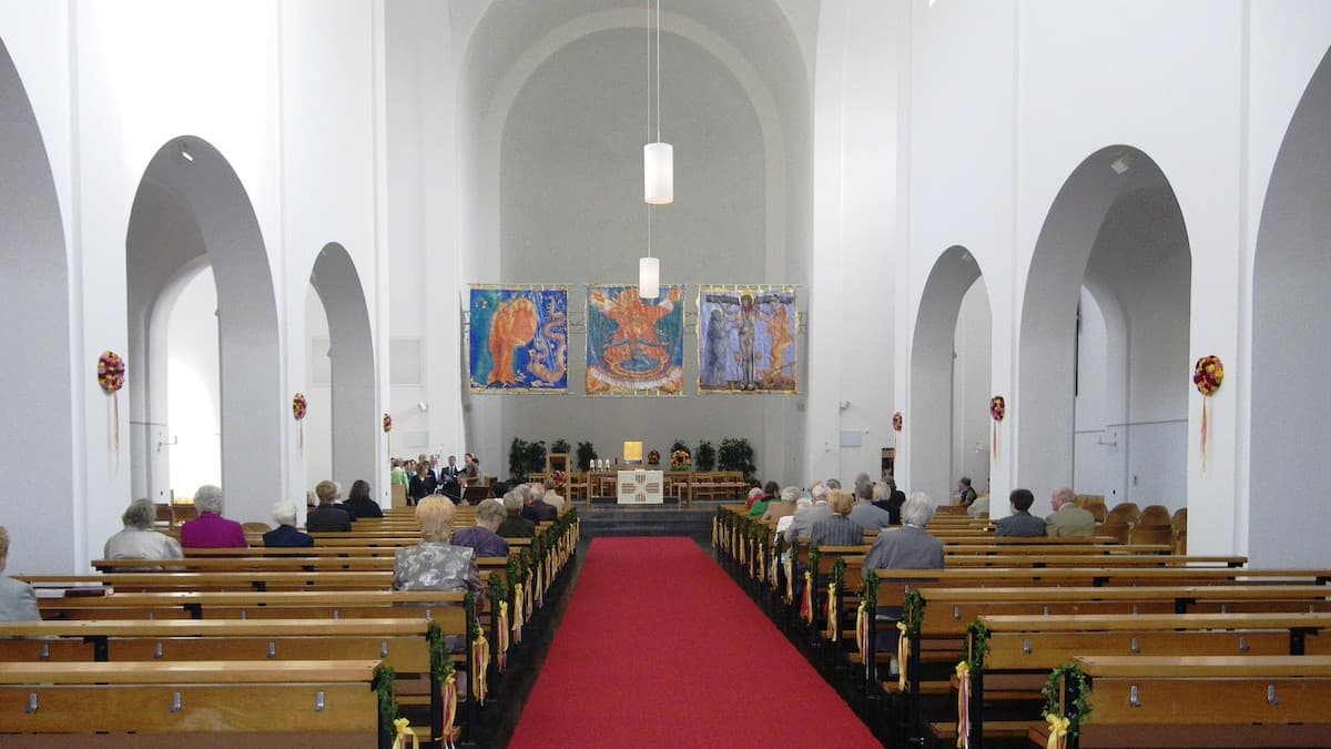Interior de la iglesia del Rosario en Hetzendorf, Viena.