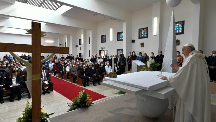 Francisco celebra la misa in cena Domini en la prisión de Civitavecchia en Jueves Santo de 2022