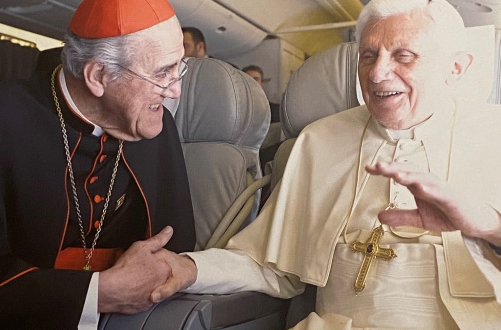 Lorenzo Barragán con Benedicto XVI. 