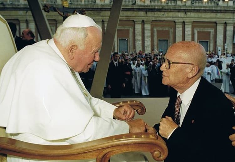 Eduardo Bonnín, con San Juan Pablo II.