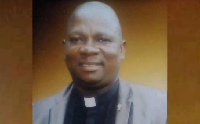 El sacerdote nigeriano Joseph Aketeh Bako. 