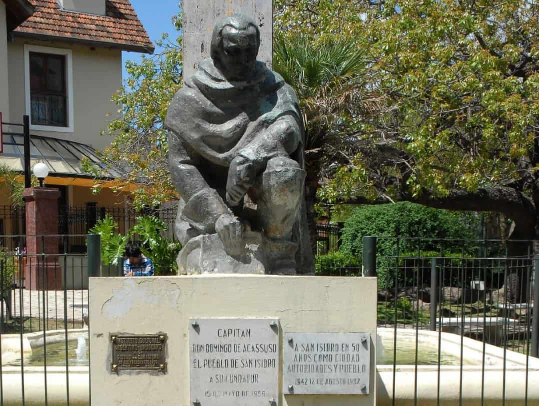 Monumento a Domingo de Acassusso en San Isidro, Argentina