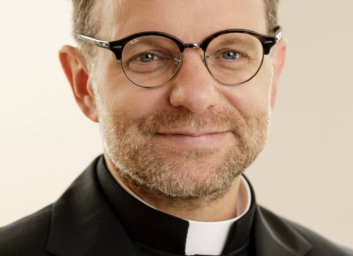 Damian Ference, de la diócesis de Cleveland, da 7 ideas para ser un sacerdote alegre, gozoso