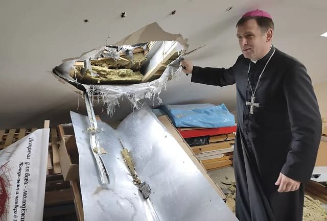 Impacto de un proyectil en la residencia del obispo latino de Jarkov