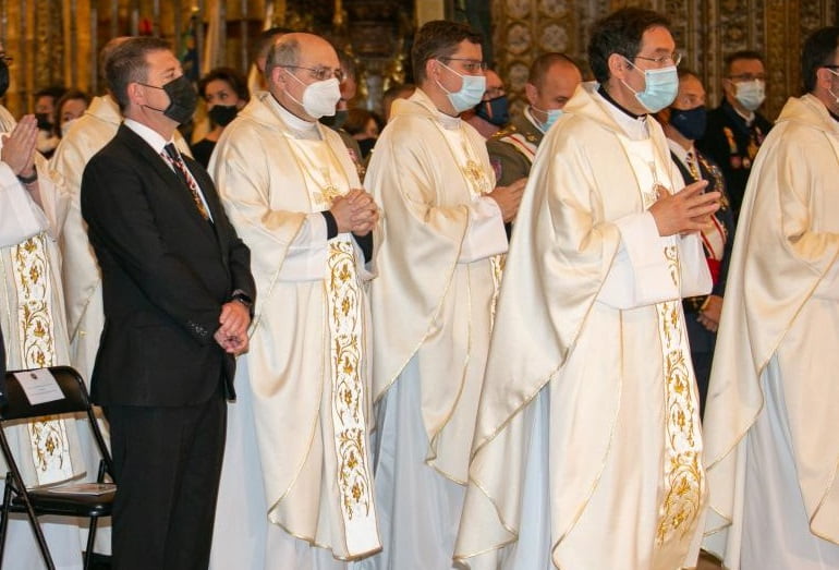 García Page en la misa de Corpus Christi en la catedral de Toledo en 2021