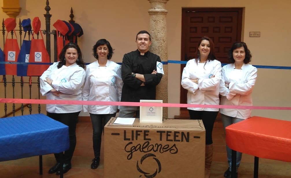 Sacerdote y catequistas de LifeTeen en La Solana, Ciudad Real