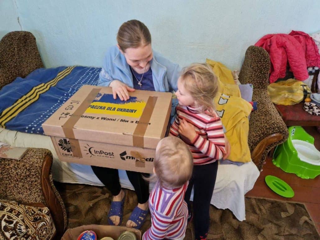 Paquete de ayuda  refugiados y desplazados de Cáritas Polonia