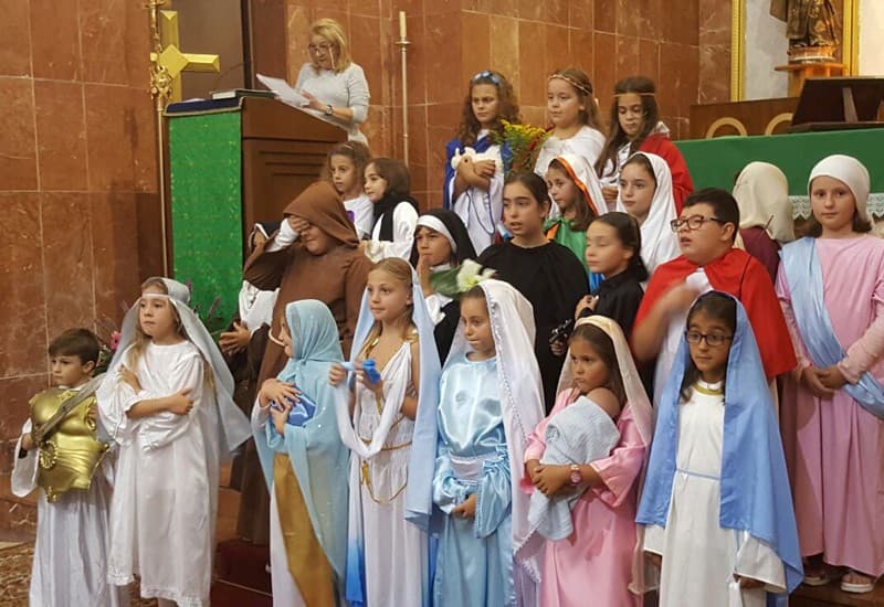Holywins -en la fiesta de Todos los Santos- es un festejo con disfraces de santos para presentar sus vidas a los niños