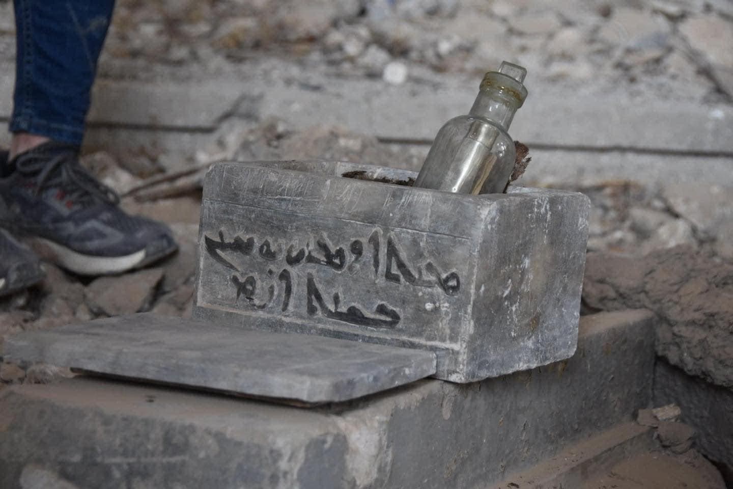 Uno de los recipientes de piedra con escritura siríaca