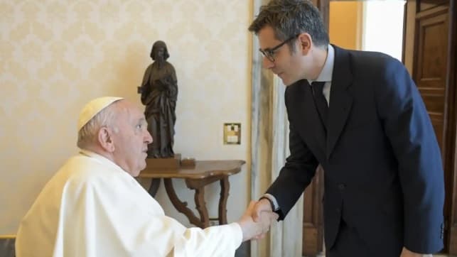 El ministro de Presidencia Félix Bolaños, al cumplir un año en el cargo, visita al Papa en el Vaticano