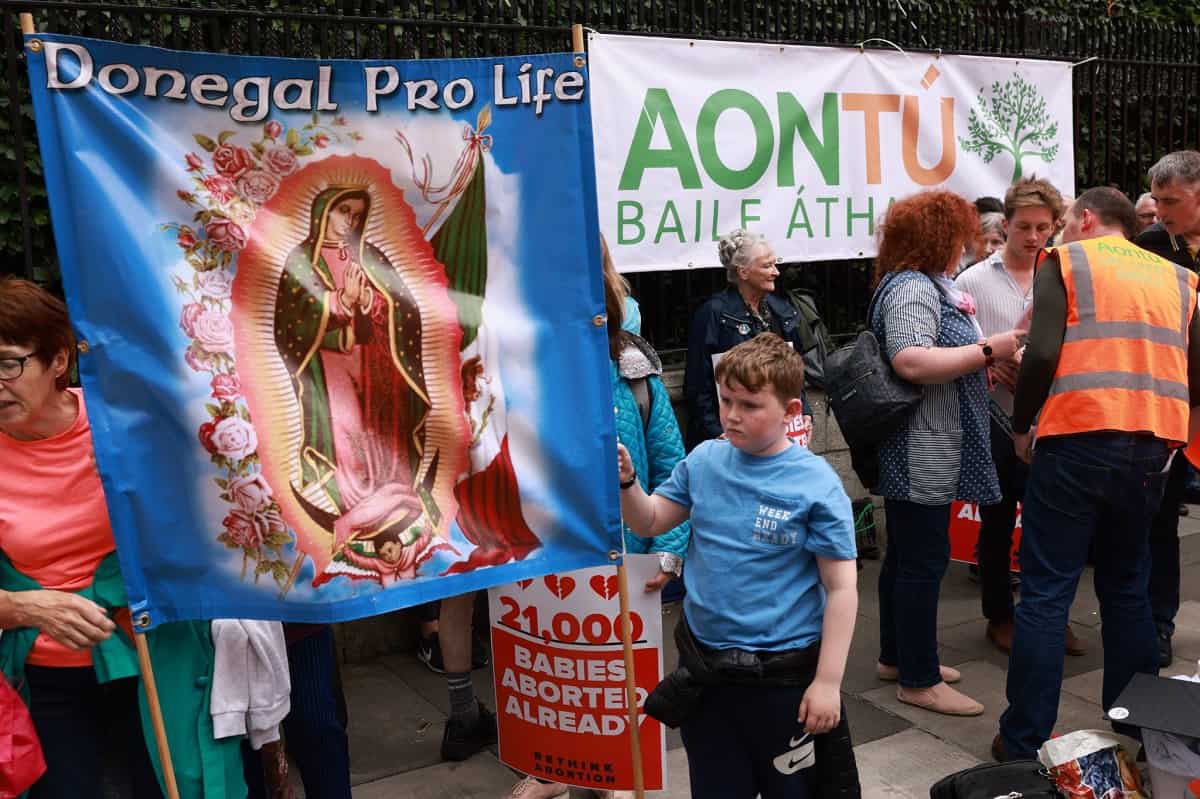 La Virgen de Guadalupe en el rally for Life de Dublin 2022, en defensa de la vida humana