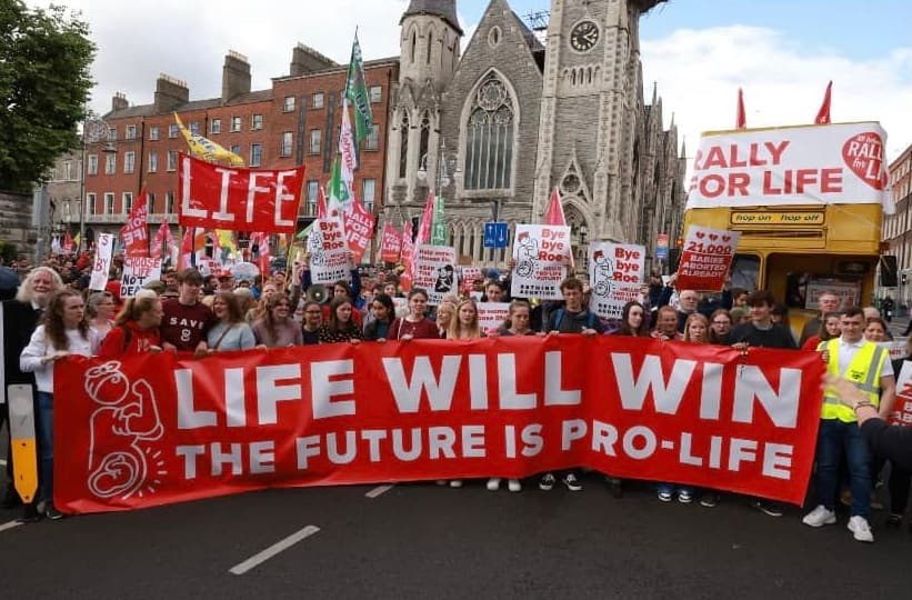 Life will win - la vida ganará - lema del rally for Life en Irlanda 2022