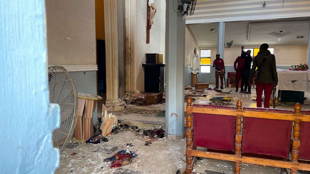 La iglesia de San Francisco Javier (Owo, Nigeria) tras uno de los más sangrientos ataques.
