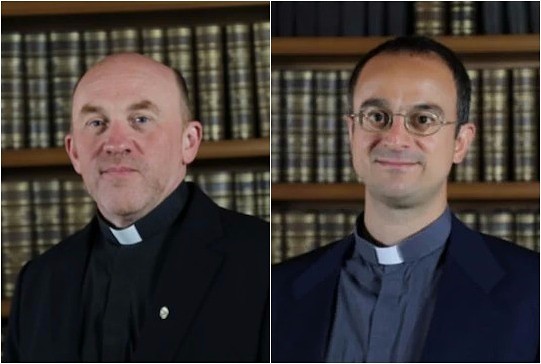 El jesuita Gabriele Gionti (izquierda), doctor en Física Teórica Gravitacional, y el sacerdote diocesano Matteo Galaverni, doctor en Astrofísica.
