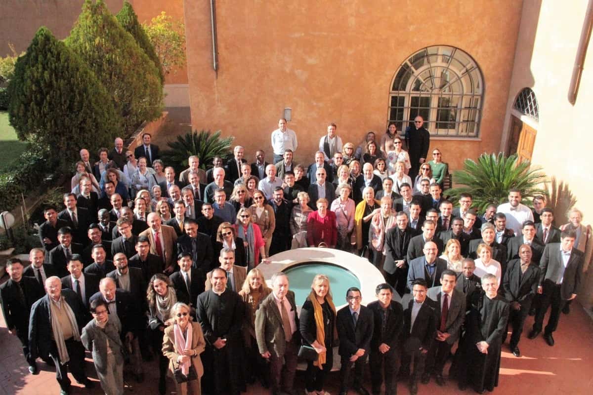 Seminaristas con amigos y patrocinadores de la Fundación CARF