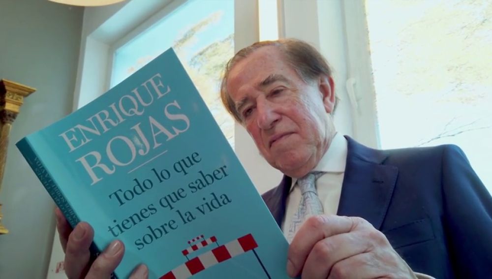 Enrique Rojas con uno de sus populares libros de divulgación 