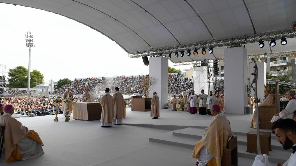 Papa Francisco en la misa del Congreso Eucarístico de Matera