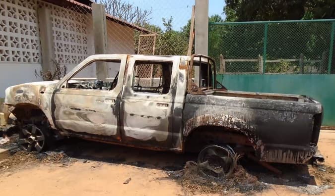 Vehículo Nissan de los misioneros de Chipene destruido a conciencia por los terroristas