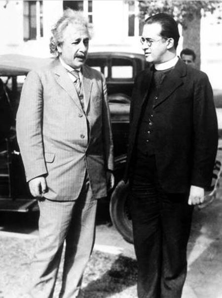 Albert Einstein y el sacerdote Georges Lemaître.