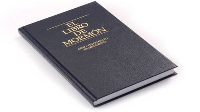 El libro de mormón, supuestamente traducido por ciencia infusa por Joseph Smith a partir de unos textos en lengua desconocida