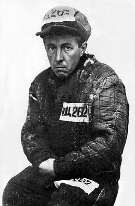 Alexander Solzhenitsyn, cuando estaba preso en un campo de concentración comunista.