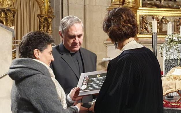 Escena de la entrega de la Medalla de la Esperanza de Logroño a los profesores de religión de La Rioja