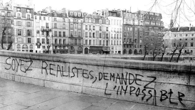 'Sed realistas, pedid lo imposible': uno de los infantiles lemas de Mayo del 68.