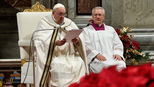 Un momento de la homilía del Papa en la Nochebuena.