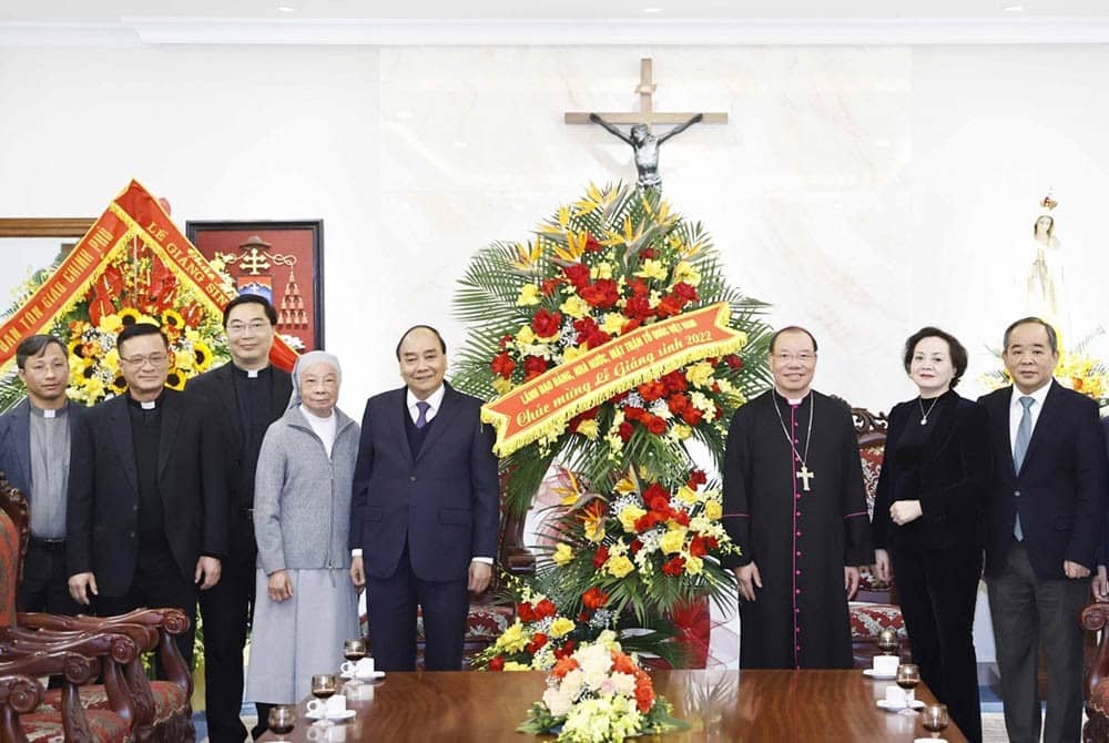 El presidente de Vietnam visita el obispado de Hanoi con motivo de la Navidad de 2022