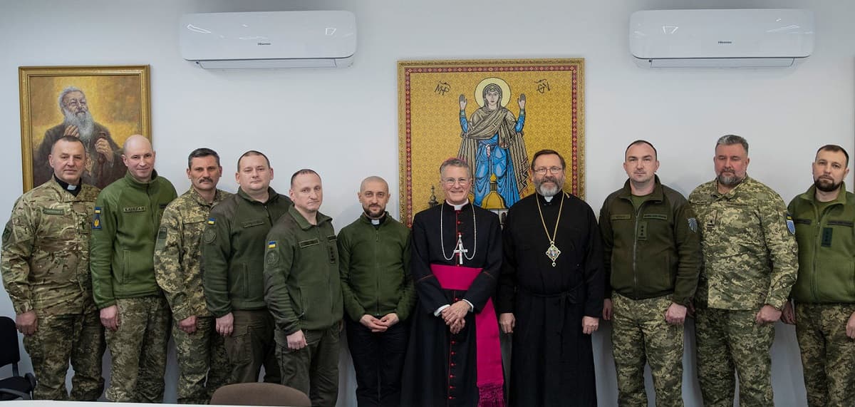 Arzobispos Broglio y Shevchuk con capellanes militares ucranianos, católicos, ortodoxos y protestantes