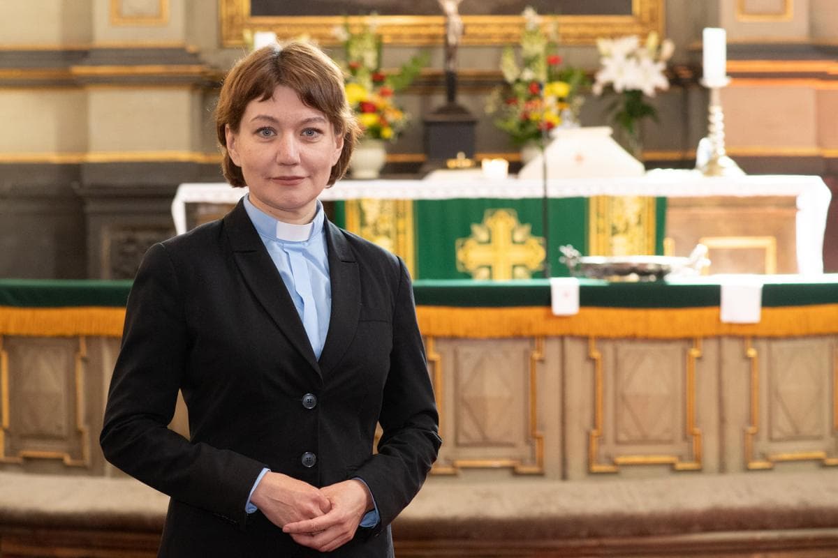 La pastora estonia Anne-Burghardt, secretaria de la Federación Luterana Mundial, en una foto de posado