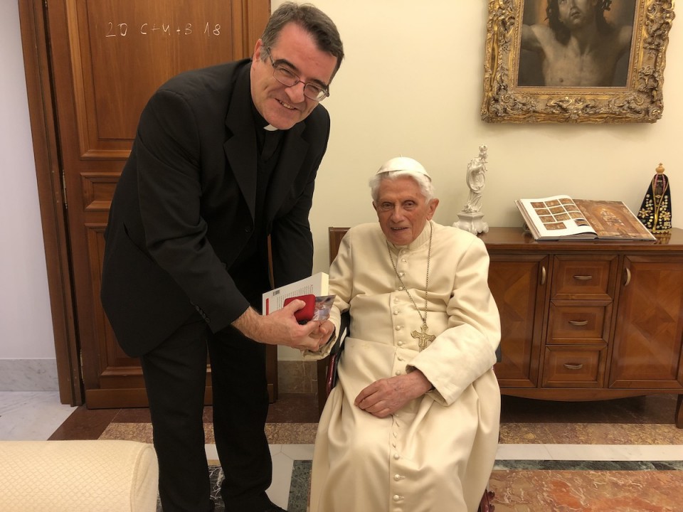 Benedicto XVI, con Pablo Cervera.