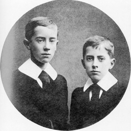 Los hermanos  John Ronald Reuel y Hilary Tolkien.