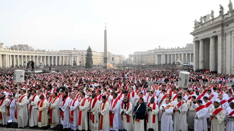 Casi 4000 sacerdotes en el funeral de Benedicto XVI
