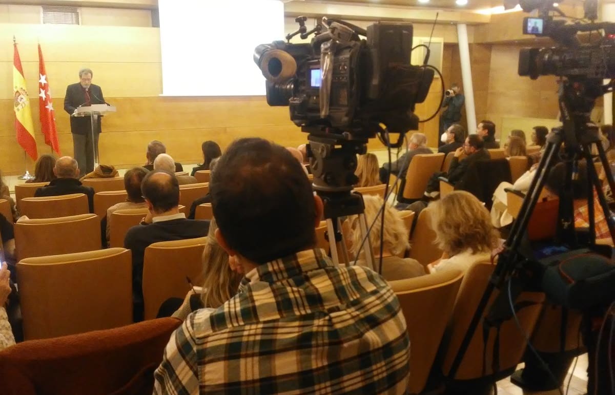 La prensa acude al acto de Asamblea por la Vida, con la lectura de Josep Miró