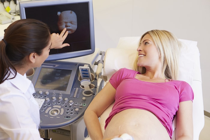 Con las ecografías, los bebés son más visibles que nunca antes en su etapa prenatal