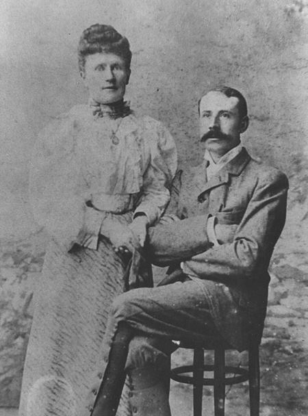 Edward Elgar, con su esposa.