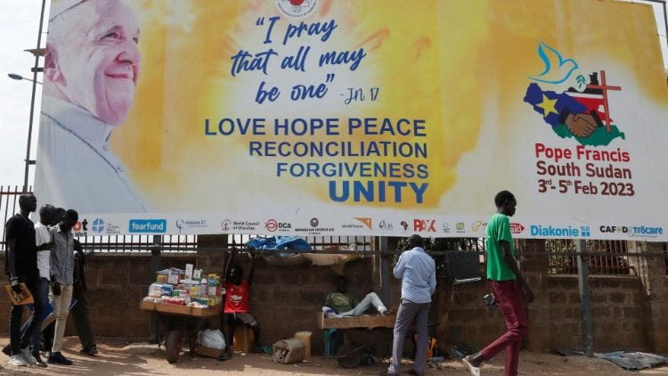 Un cartel en las calles de Juba anuncia la venida del Papa Francisco