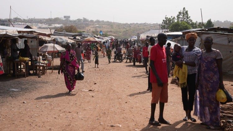El campo de desplazados de Juba cumple diez años y tiene 33.000 personas