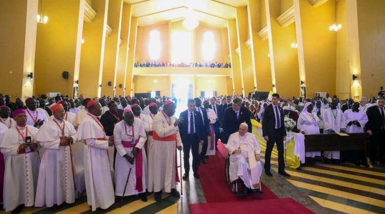 El Papa llega a la catedral de Juba para dar su mensaje a clérigos y obispos